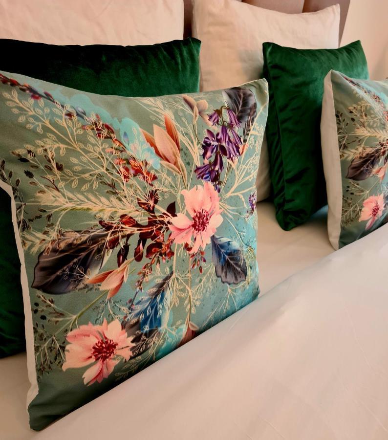 Amsterdam Schiphol Airport Bed & Breakfast 5*